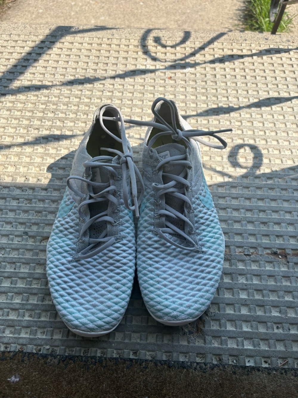 Nike Women's Light Gray and Pale Blue Athletic Sneakers